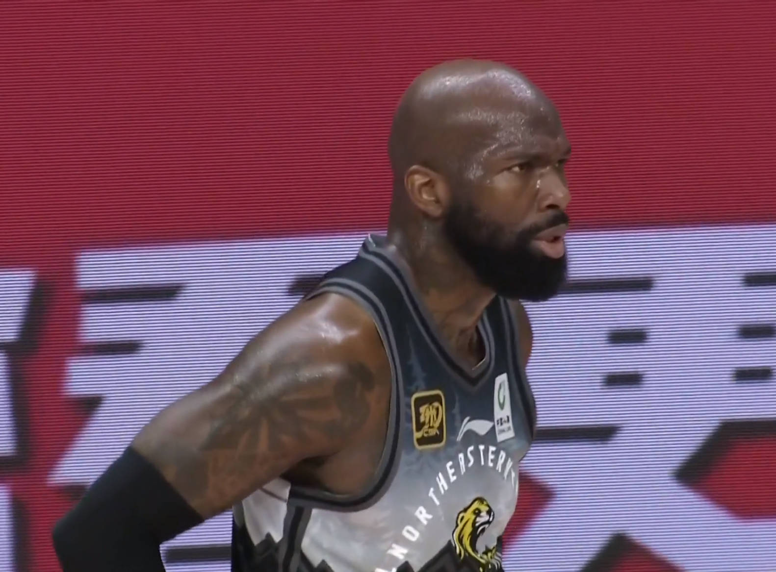 关于沙尔克队内部分裁员，节省俱乐部预算的信息