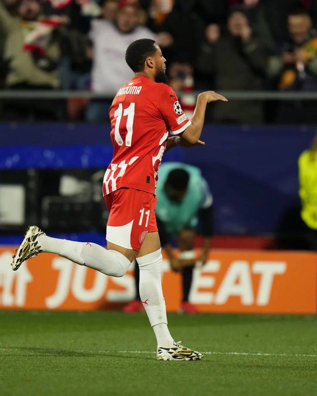 包含巴萨客场战平阿贾克斯，欧冠梦碎的词条